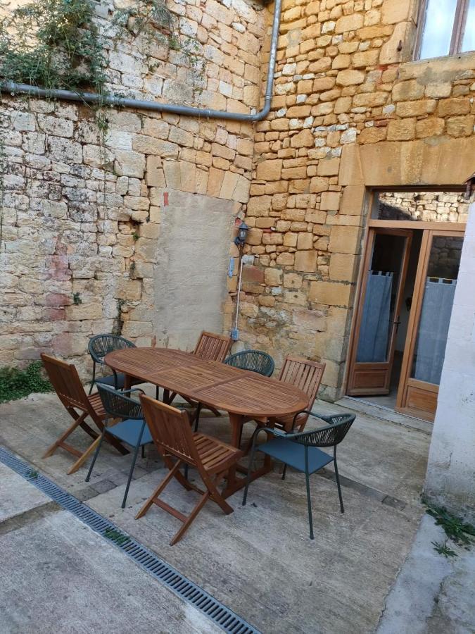 Maison de caractère au cœur de la cité médiévale de Gourdon Exterior foto